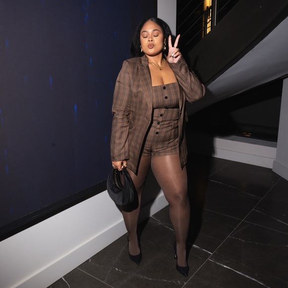 Meet your Posher, Alexa - Picture 3 of 12